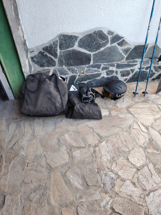 Ски Атомик 160см.с автомати, щеки 125см.,обувки Wedze  29,5, каска.