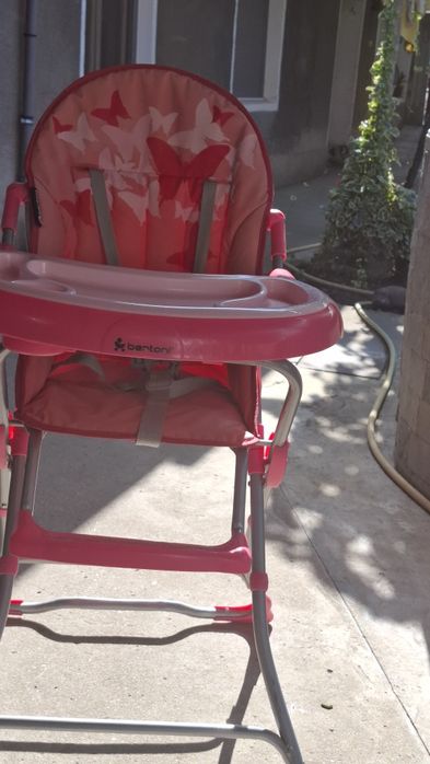 Продавам детски стол