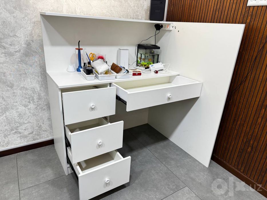 Ресешпн, стойка стол для вашего офиса