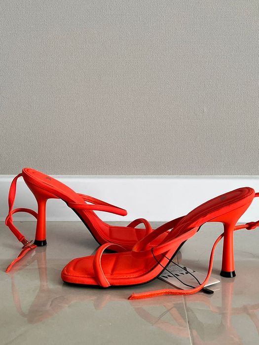 Летние босоножки ZARA