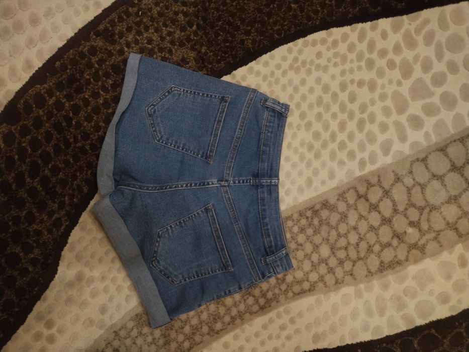 Продам женские шорты и юбка-шорты.