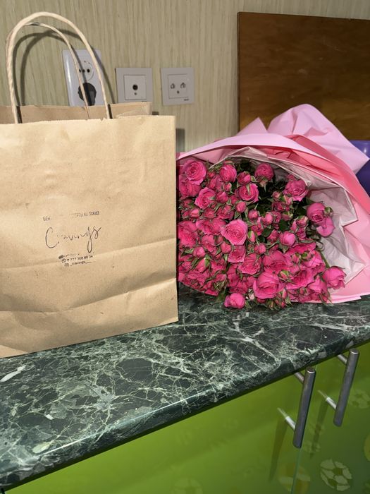 Торт и цветы.