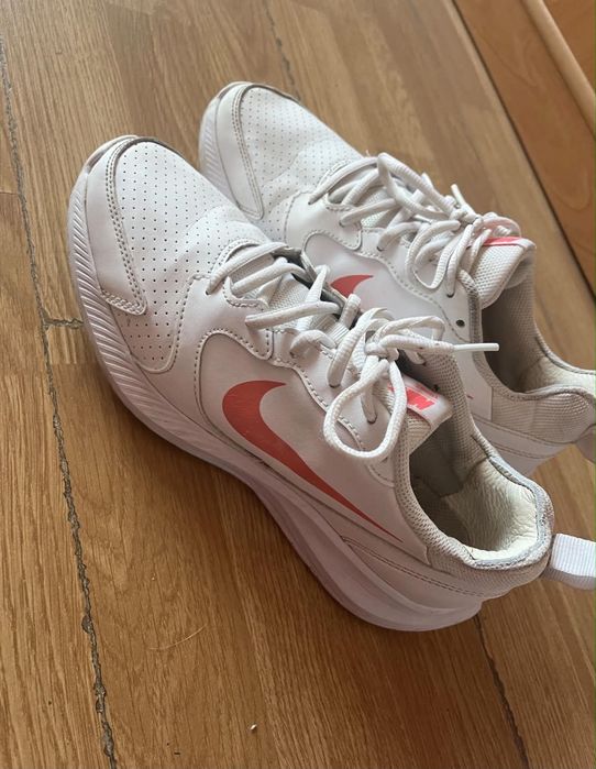 Nike todos white маратонки дамски
