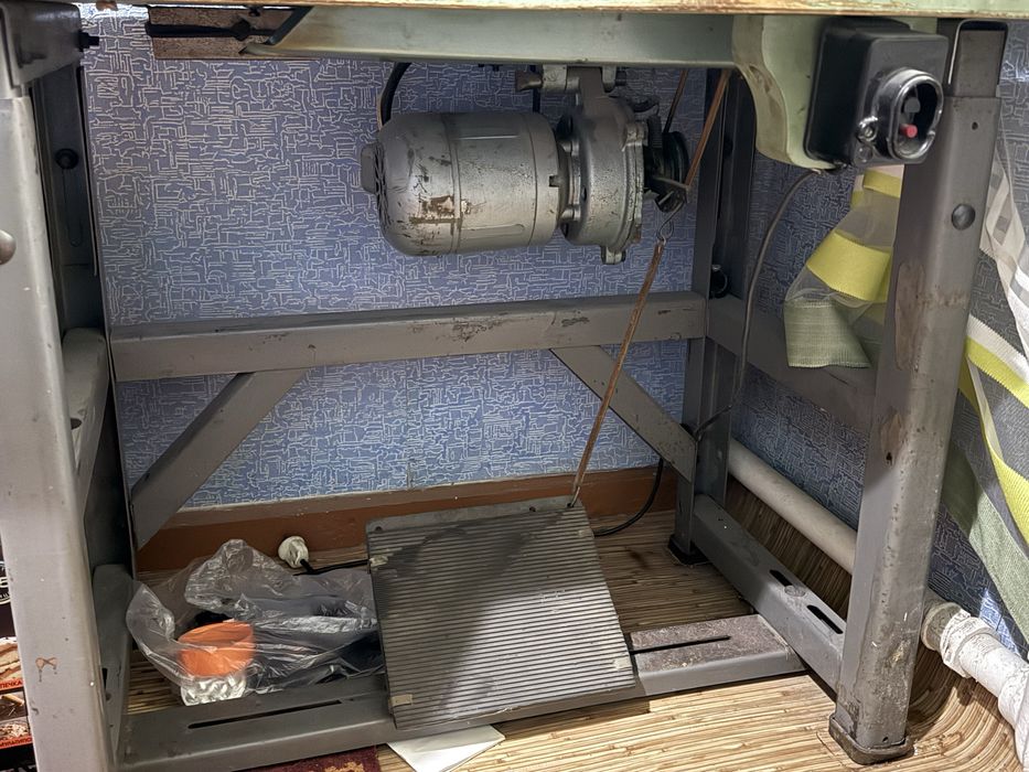 Продам швейную машинку