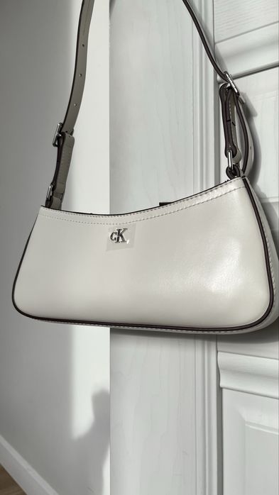 Женская сумка-багет Calvin Klein