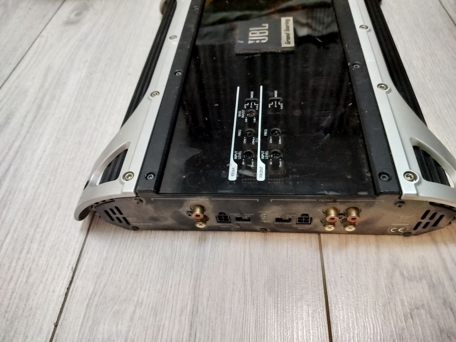 Усилитель JBL и сабвуфер