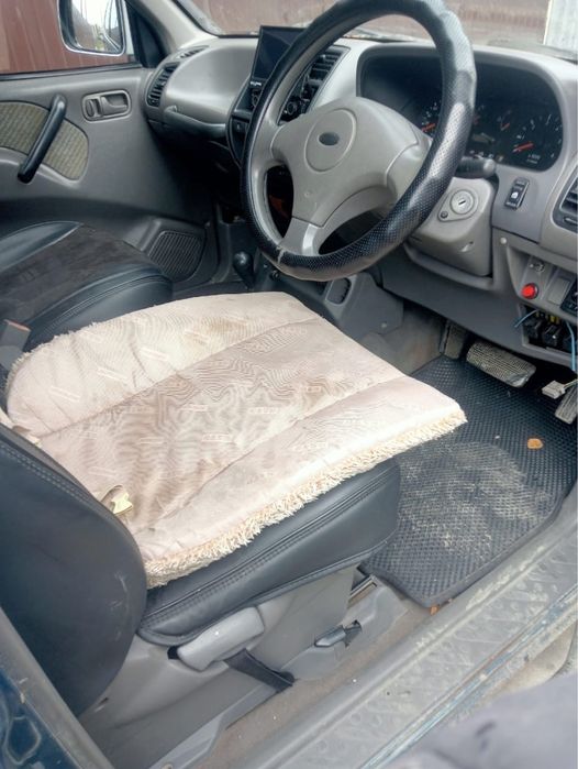 Продам машину Nissan Mistral