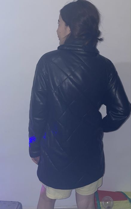 Срочноо продам куртку черную