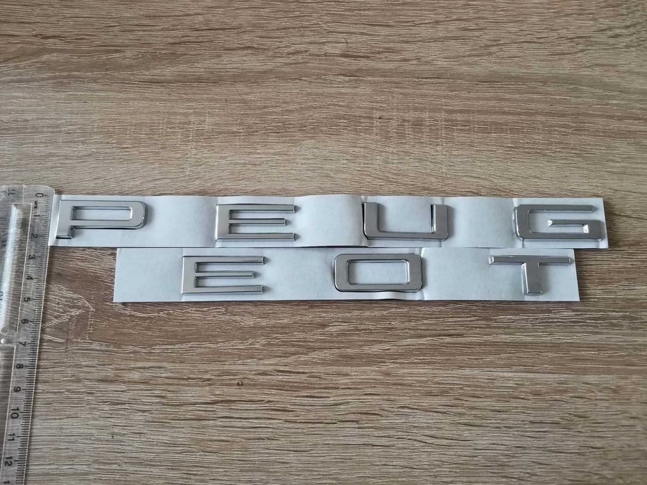 сребрист надпис Peugeot нов стил голям размер