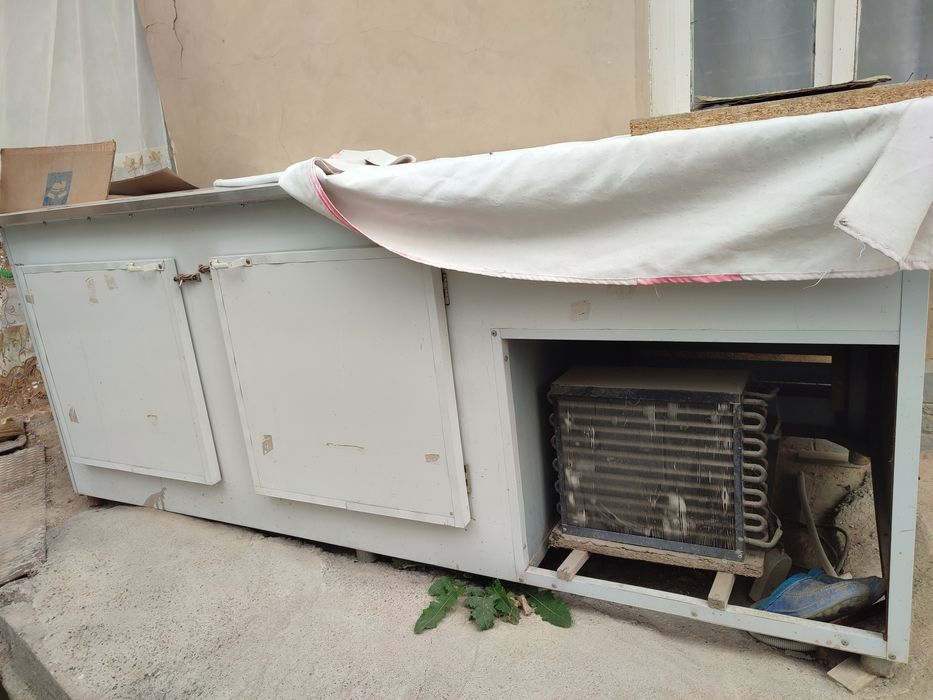 Стол Холодильник