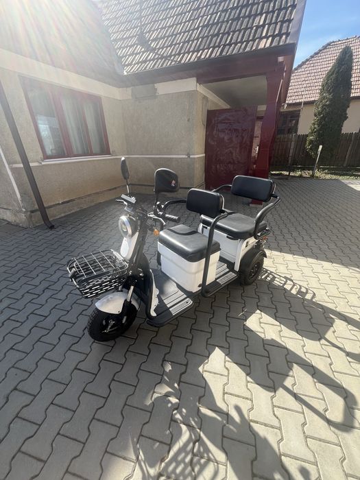 Motociclu L2E vehicul electric cu 3 roti