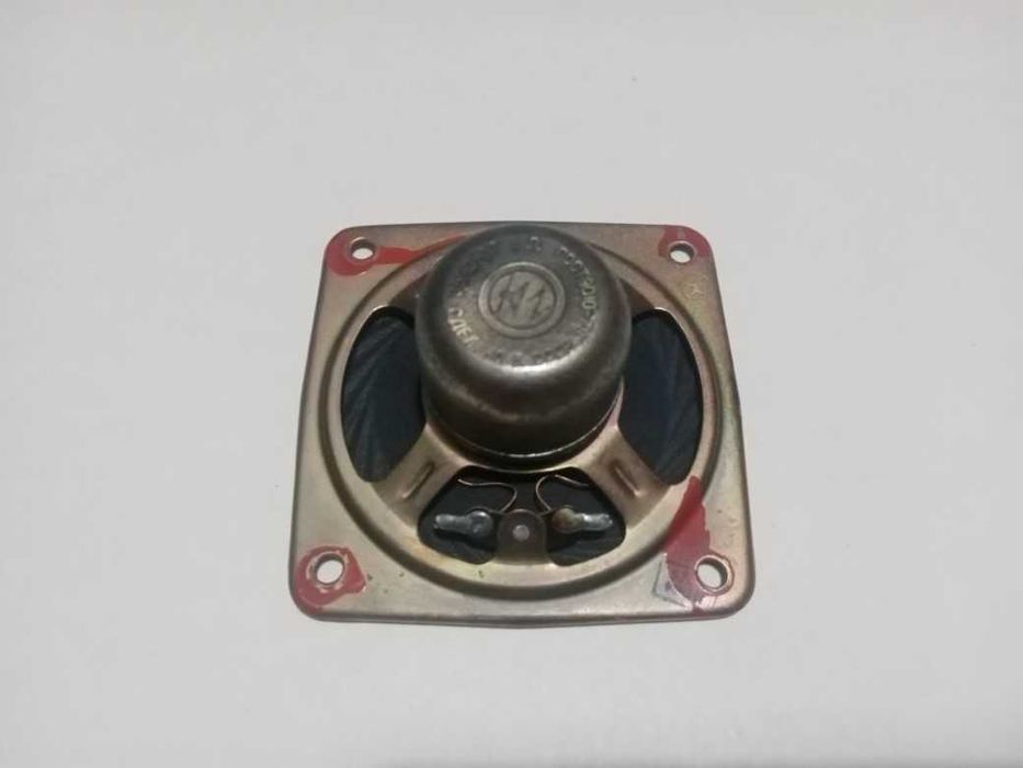 Продам динамик 0,5ГД-37 8 Ом.