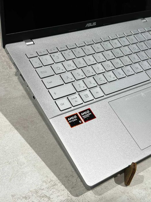 Asus Vivobook S14 AMD Ryzen 5 220/16/512/Display 14' OLED FHD