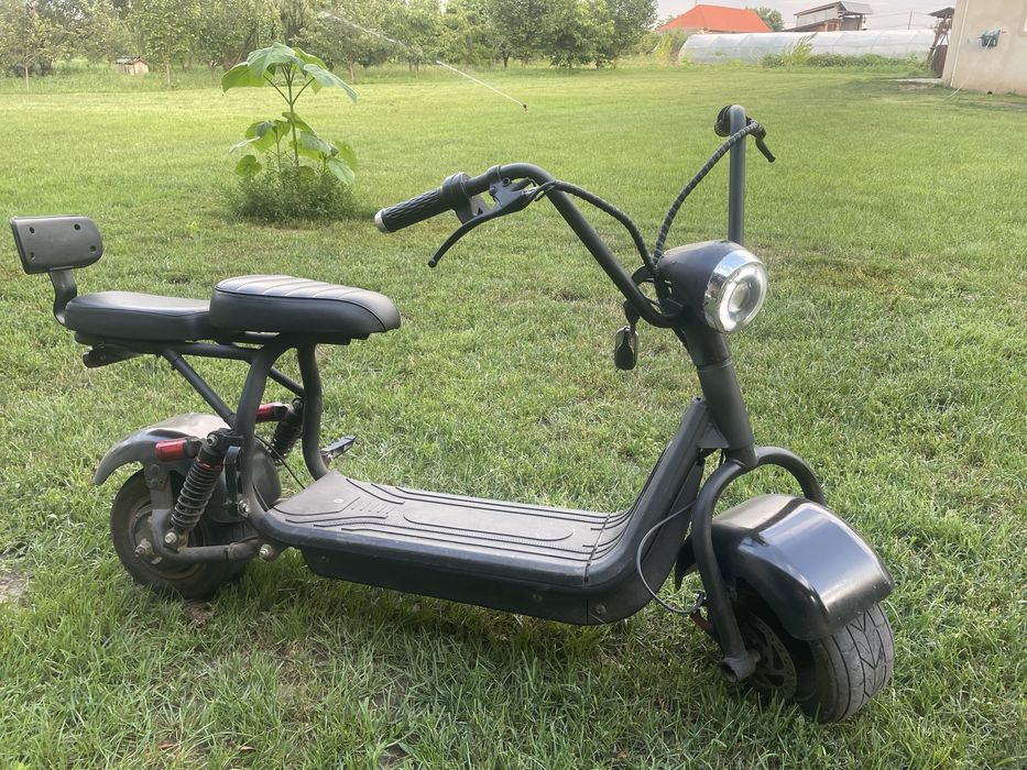 Vand moped cu 1800 de lei pret negociabil
