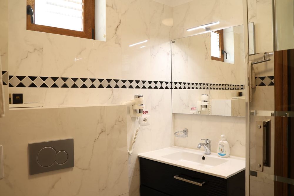 Pensiune de Vanzare in Sinaia - Casa Tibi