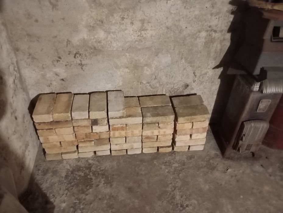 Продавам огнеупорни (шамотни) тухли