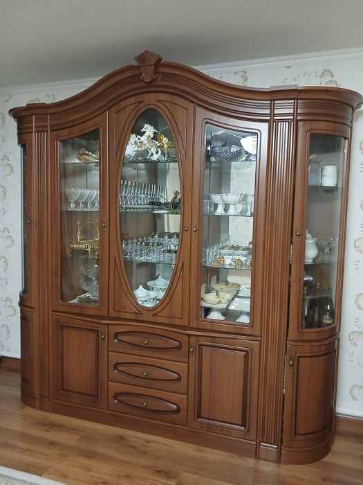 Продам стенку шкаф сервант