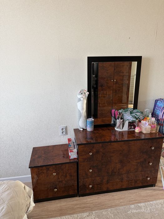 Продам спальный гарнитур