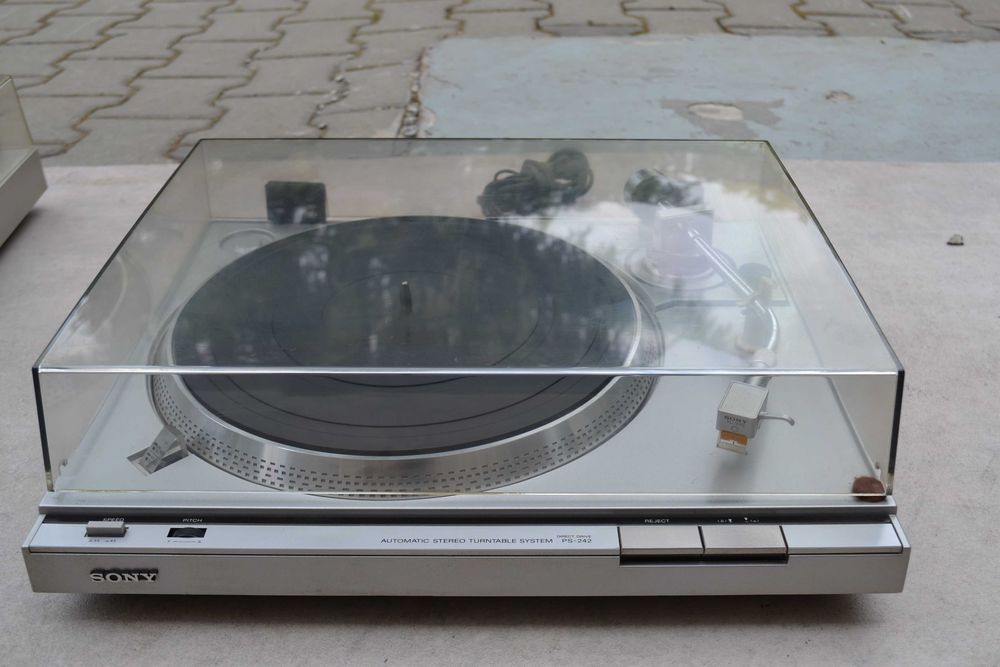 Pick up Sony PS 242