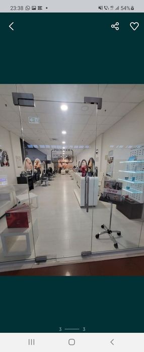 Vând pereți din sticla securizata pentru compartimentarea unui spațiu