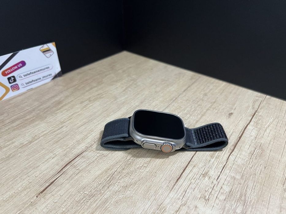 Apple Watch Ultra 3 Natural Titanium Black Trail Loop Second-Hand 2 an
