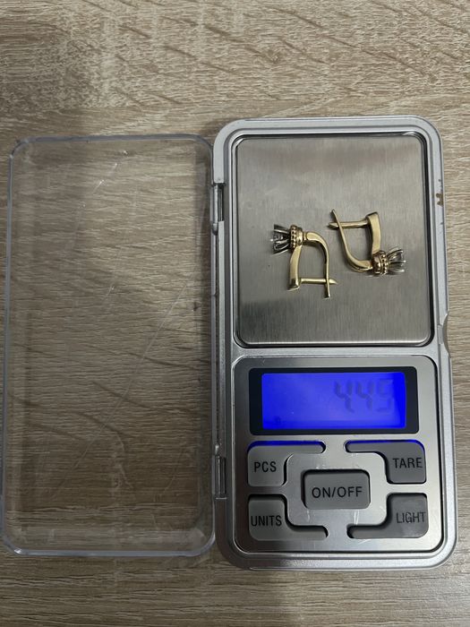 Золото. Золотые серьги 4,45 гр.