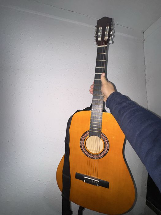 Gitara akaustic
