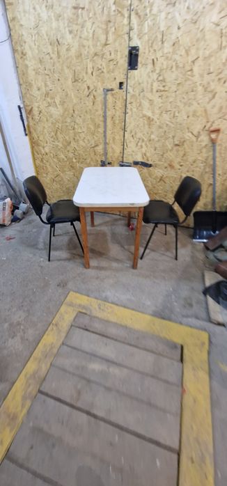 Стол со стульями