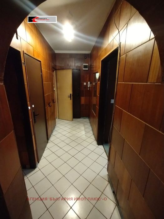 Дава се под наем Тристаен апартамент в София, Света Троица - 110 кв.м за 561 € - Снимка #11