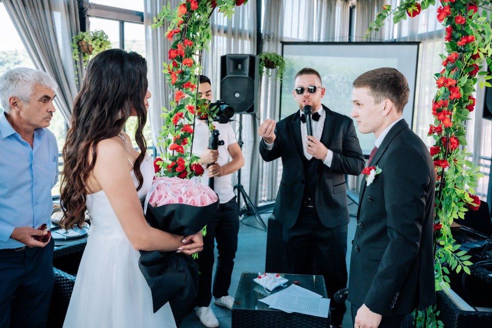 Ведущий на свадьбу