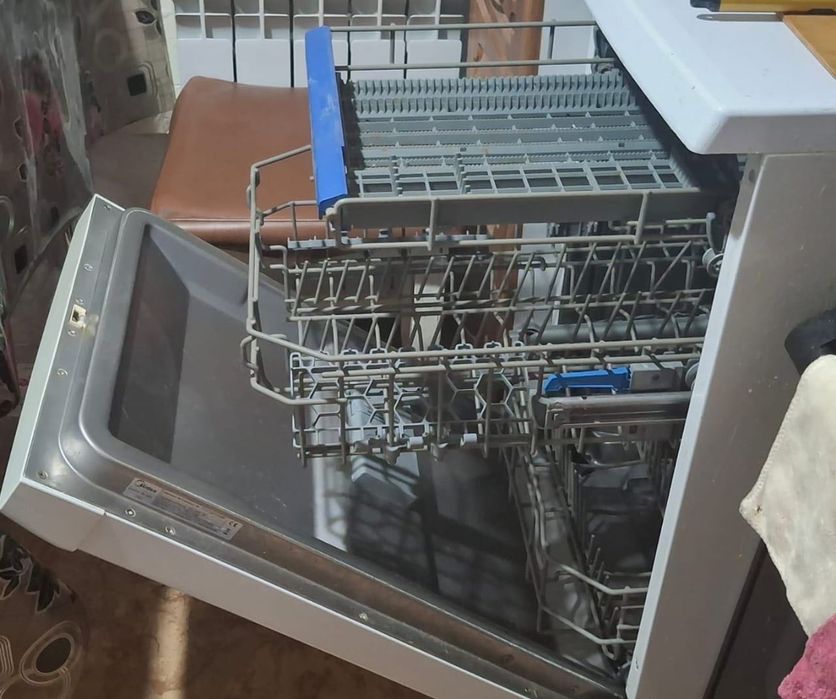 Прдам посудомоечную машину Midea