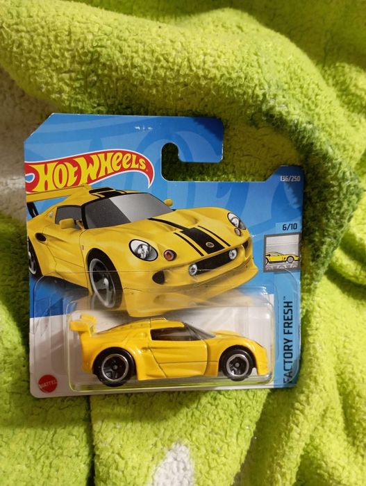 Продам машинку хот вилс оригинал