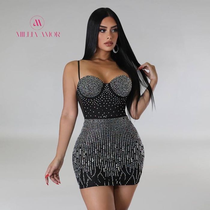 Платья со стазами