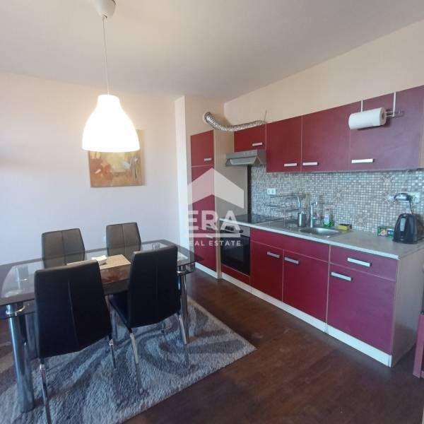 ЕРА Фаворит предлага ексклузивно под наем уютен тристаен апартамент в