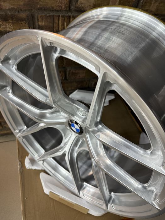 В продаже диски на машину