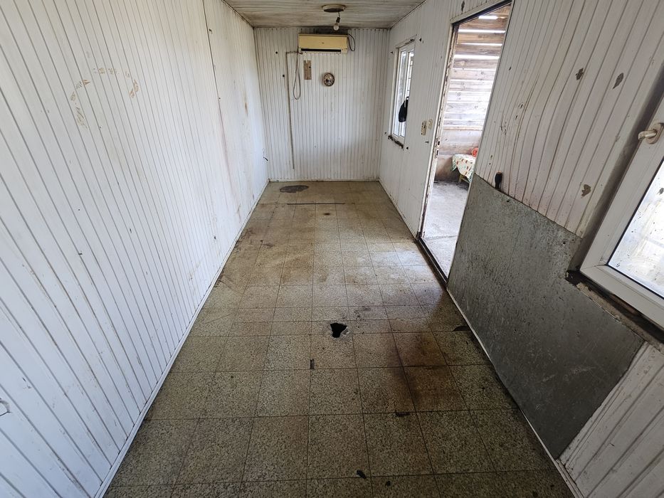 Продавам форгон със покрив 3500