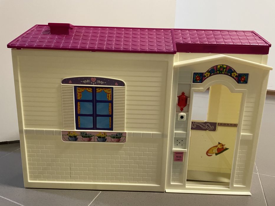 Кукольный домик с мебелью