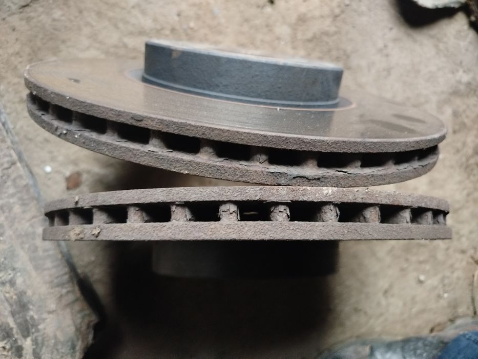 Тормозные диски передние на Ларгус