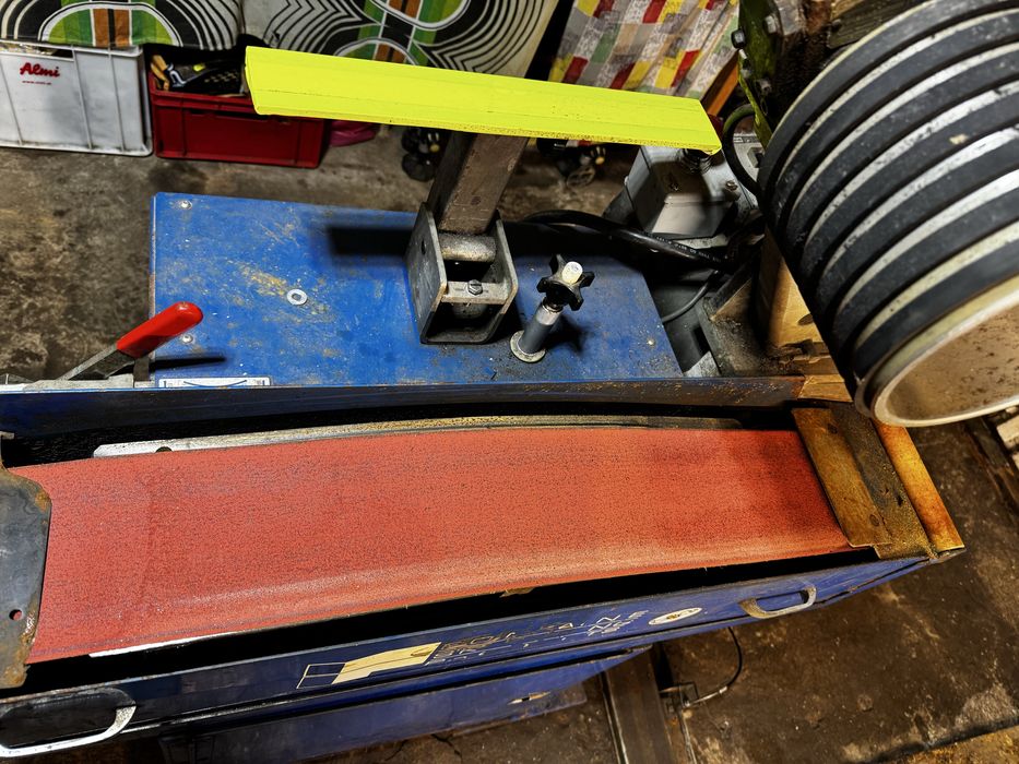 Masina slefuit schiuri