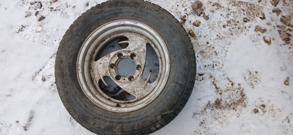 Продам два диска с резиной на 17