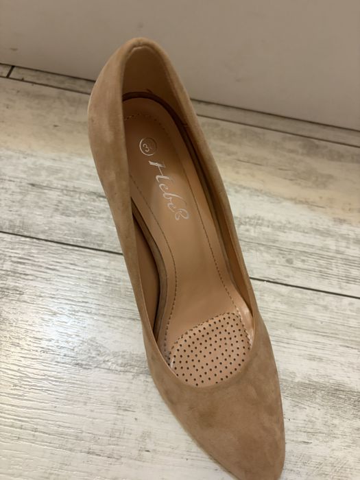 Дамски бежови токчета