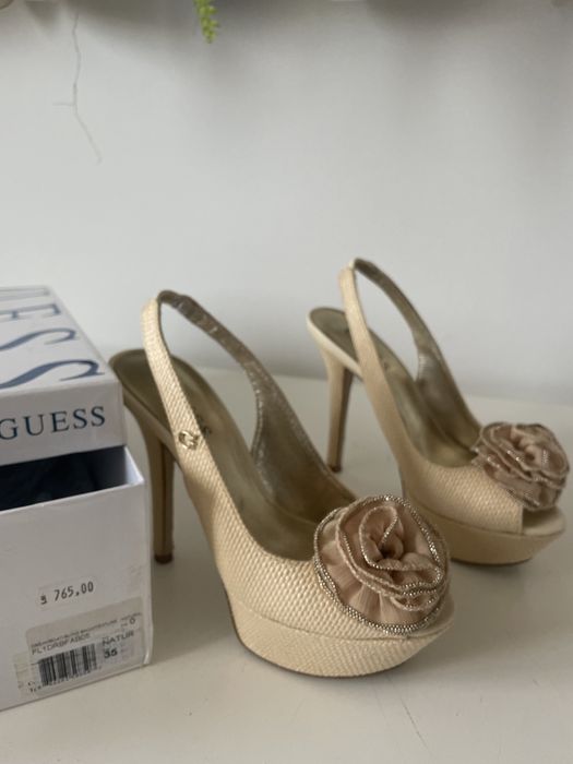 Pantofi tocuri Guess