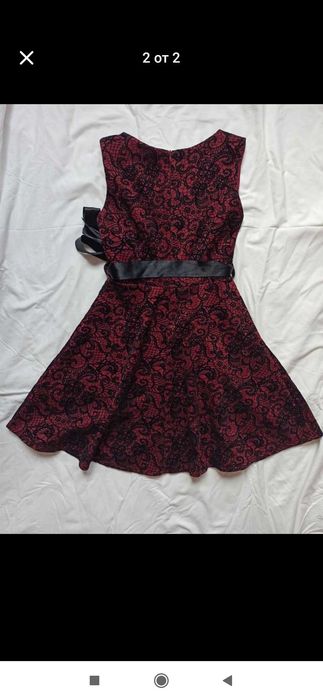 Червена рокля с дантела