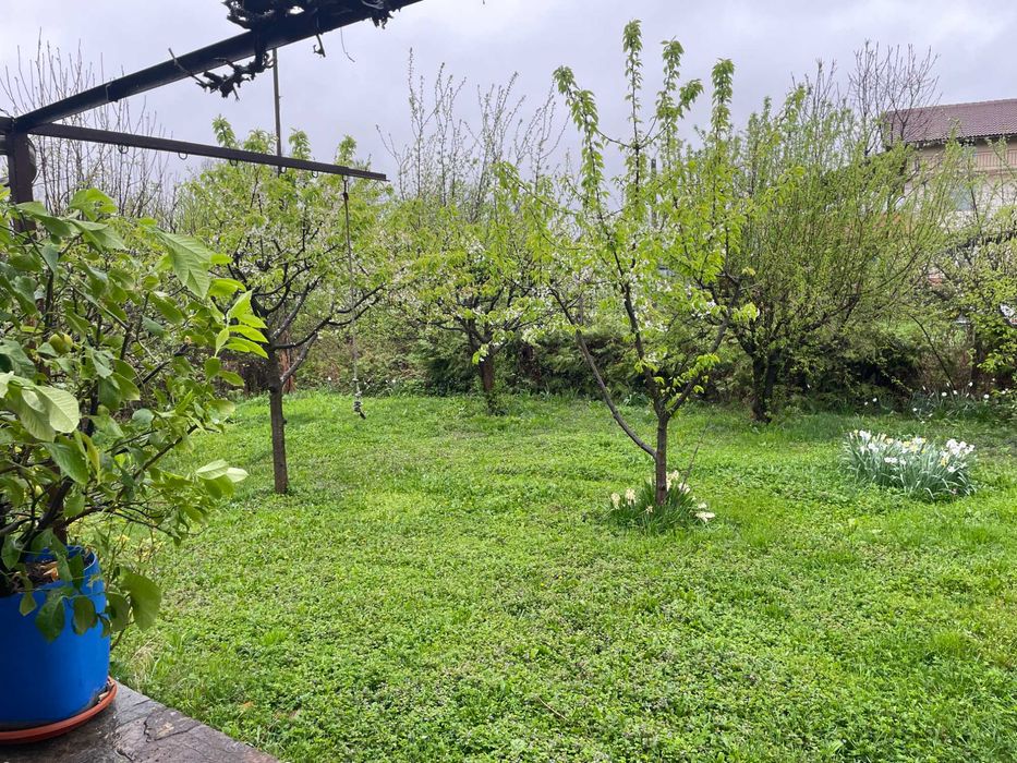 Монолитна къща с гараж