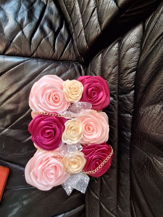 Cutie tip poșetă cu flori din satin