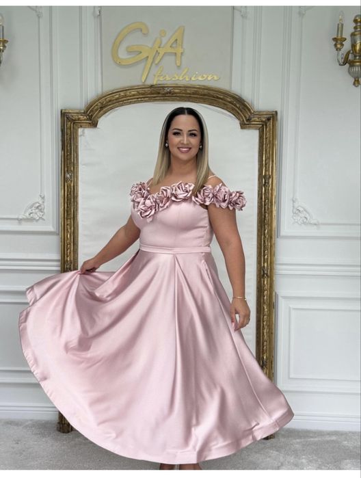 Rochie de satin roz pudră