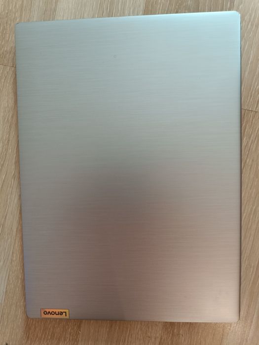 Продавам лаптоп Леново