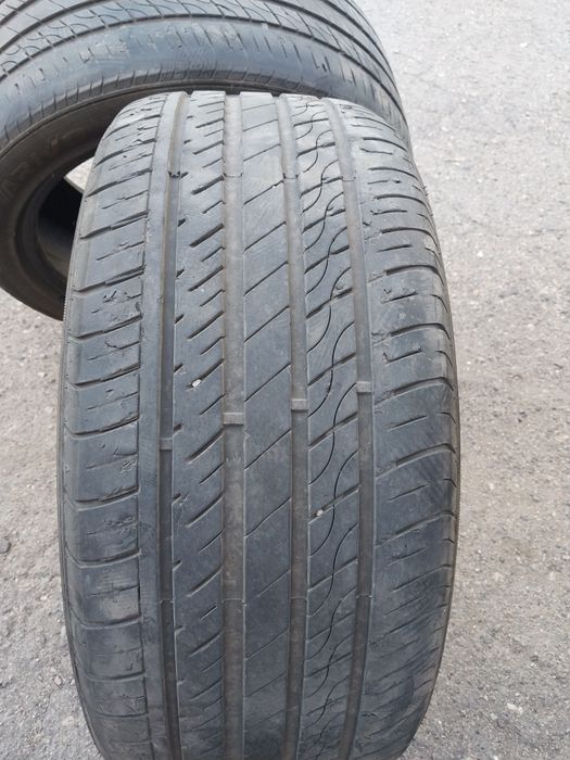 2 шины 235 45 R17 за 20000.
