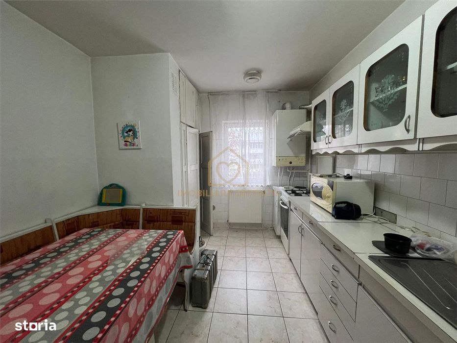 Apartament cu 4 camere zona Moldovei