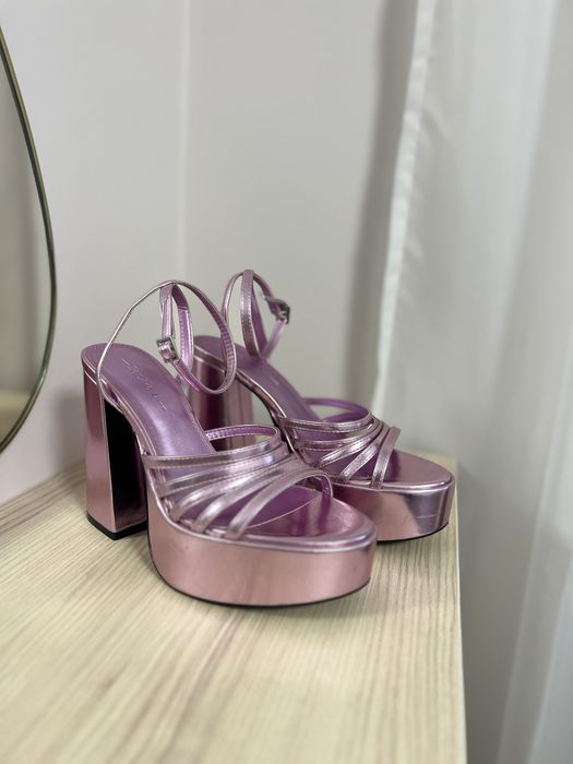 Sandale Bershka, marimea 37